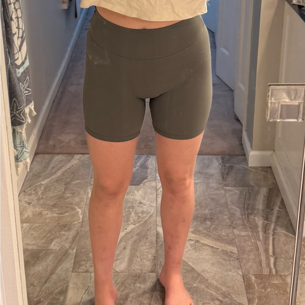P’TULA High-Waist Shorts - no front seam!